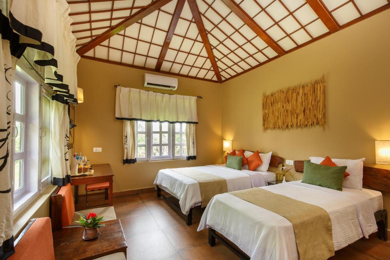 Green Mansions Jungle Resort Sauraha Esterno foto