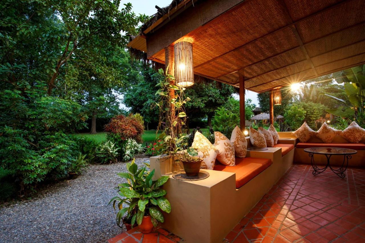 Green Mansions Jungle Resort Sauraha Esterno foto