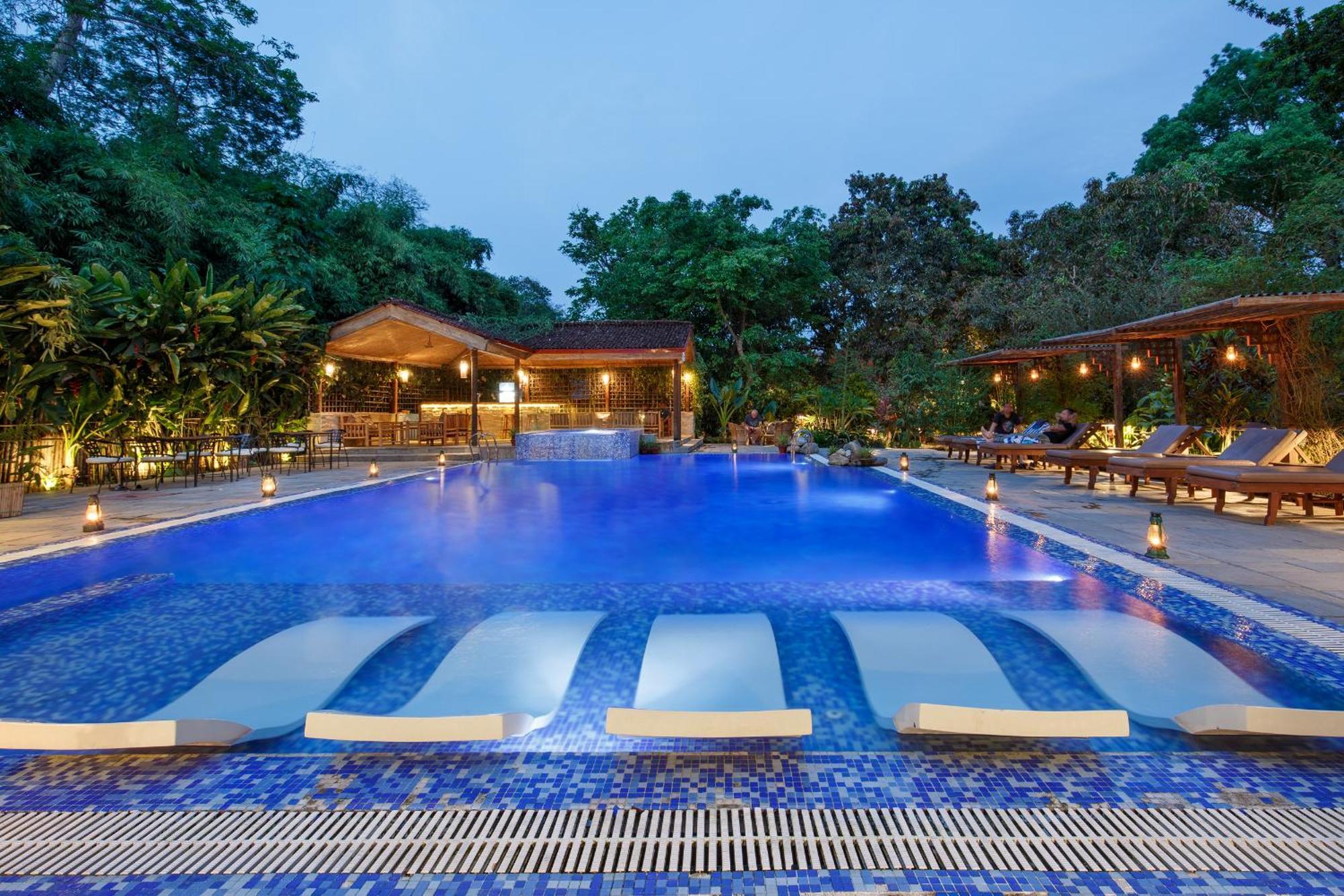Green Mansions Jungle Resort Sauraha Esterno foto